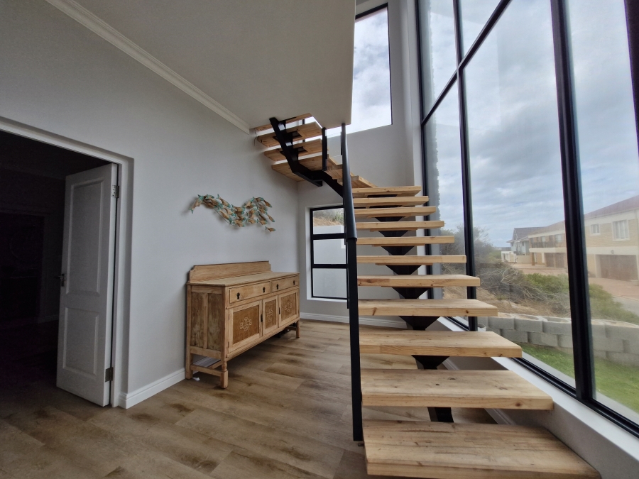 4 Bedroom Property for Sale in Stilbaai Oos Western Cape